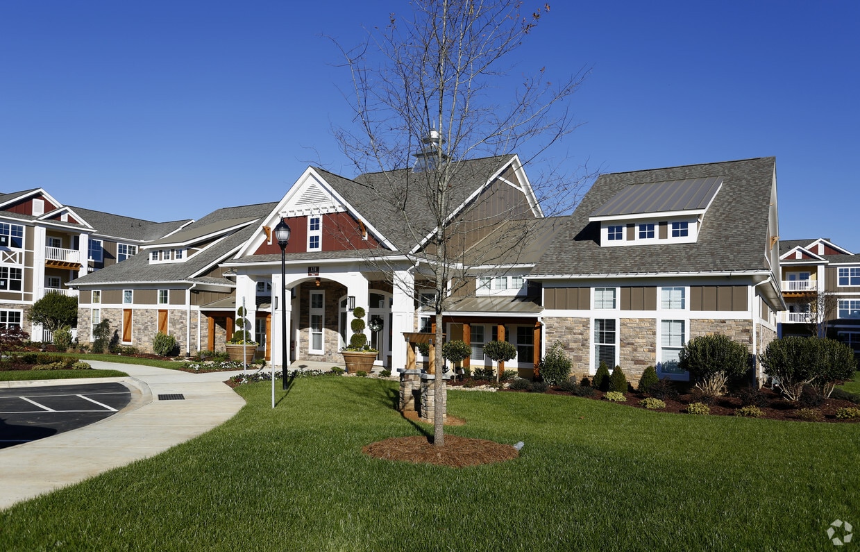 Pavilion Village Apartments in Charlotte, NC