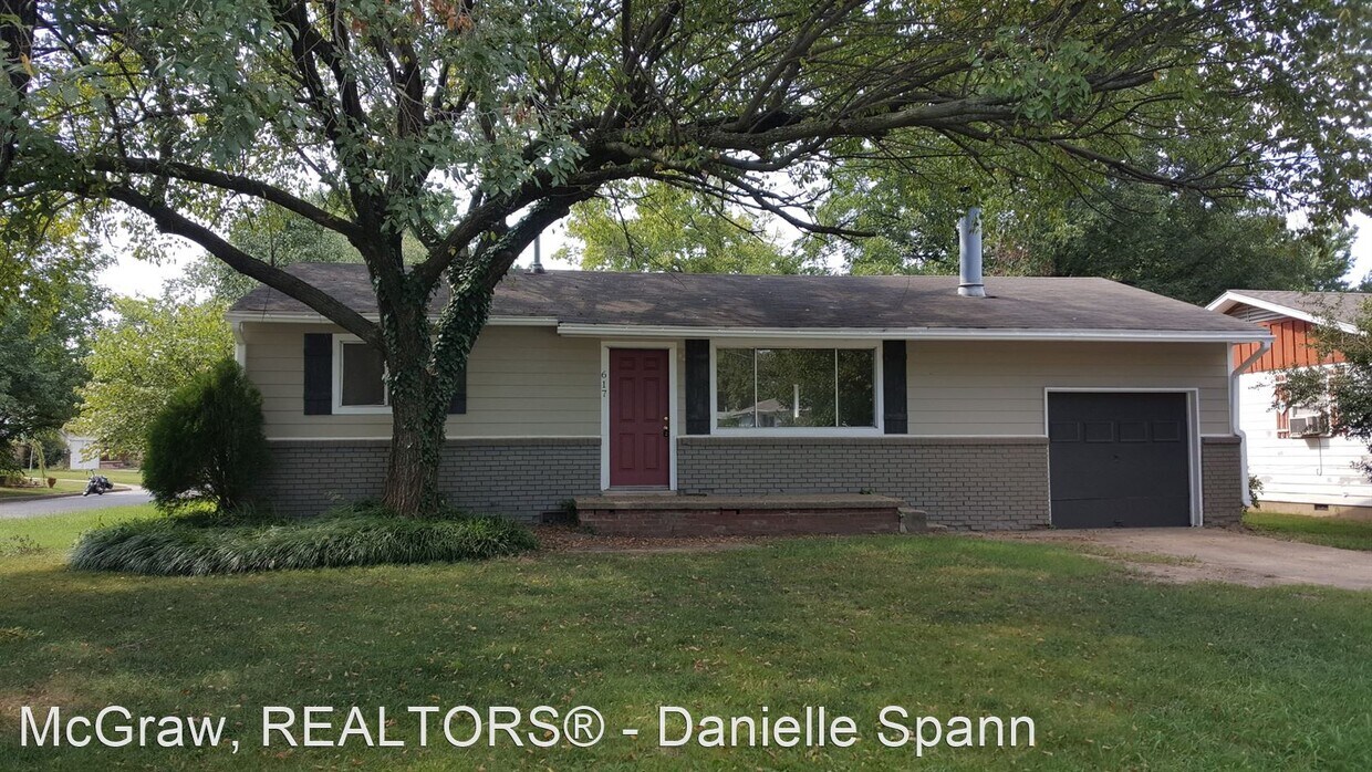 Primary Photo - 3 br, 1 bath House - 617 E Fort Worth Pl