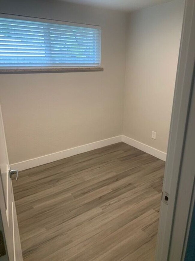 Foto del edificio - 3391-3393 W Walsh Pl