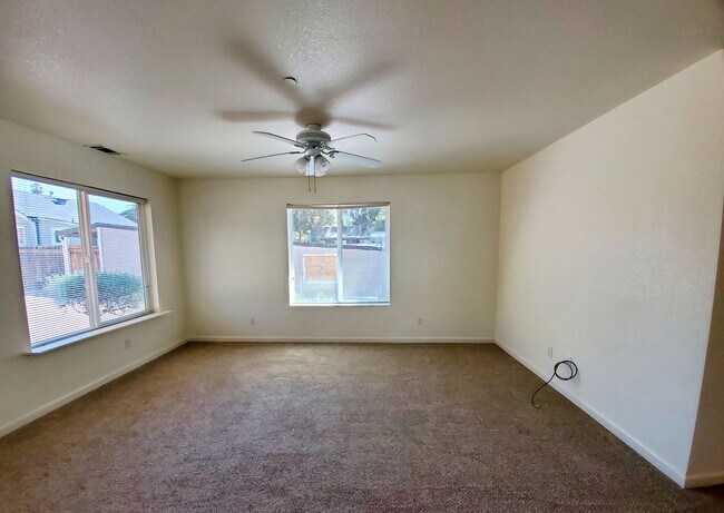 Building Photo - 2bd/2ba House on HIgh St