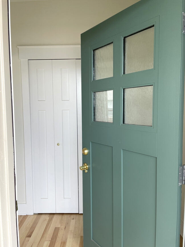 Front Entry - 2081 Vermont St