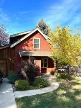 Building Photo - 970 NE Jones Rd