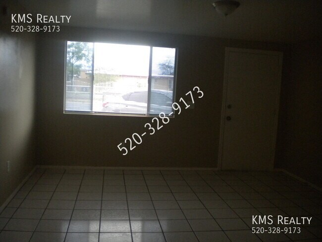 Building Photo - 4 Bedroom 2 Bath- 1711 E Canada Street- OW...