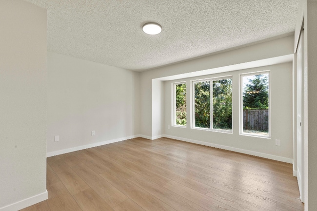 Building Photo - 16911 7th Ave E
