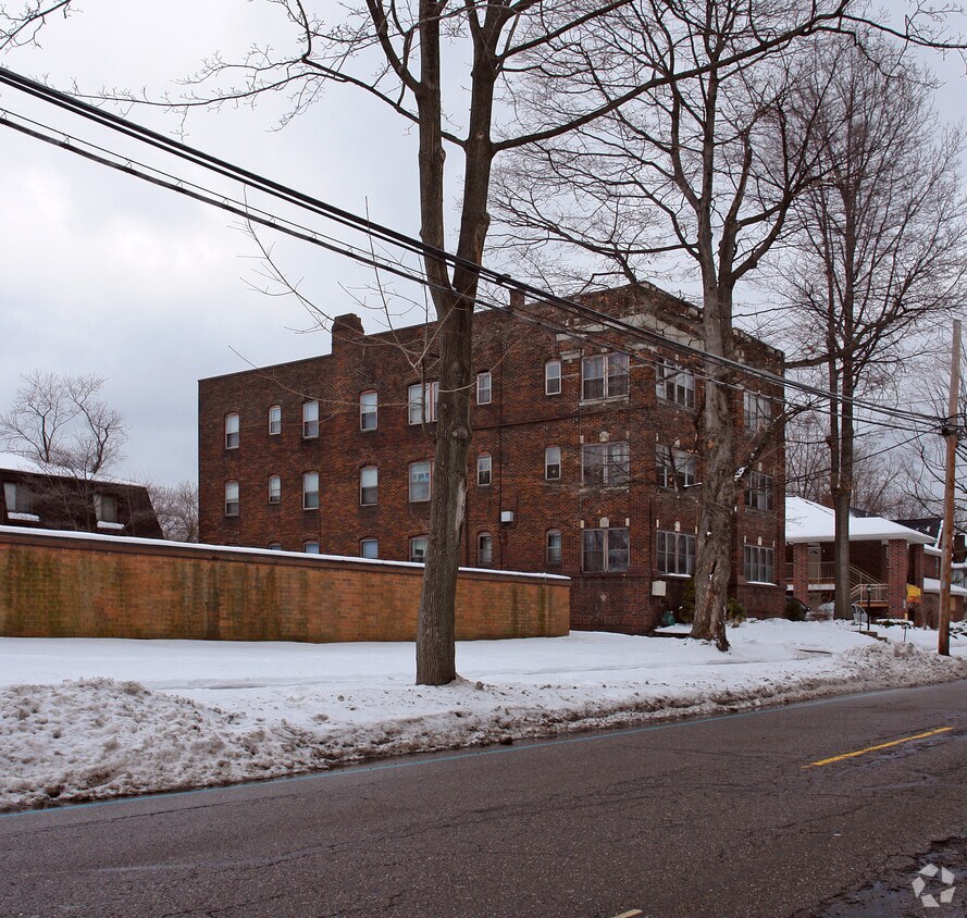 Foto del edificio - 122 N Portage Path