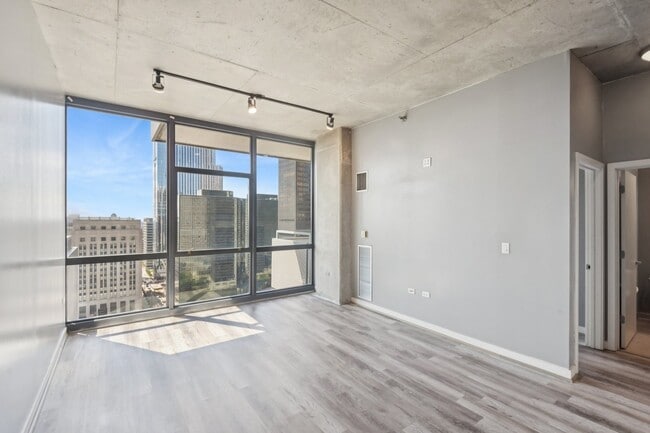 Building Photo - 235 W Van Buren St
