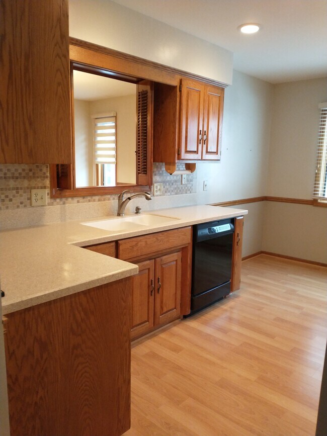 Building Photo - 12840 Burt Ct
