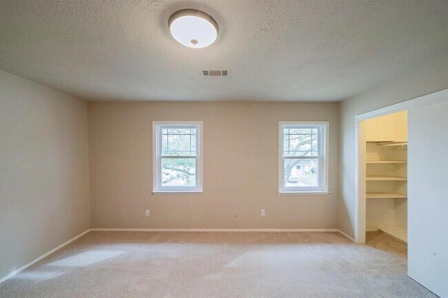 Building Photo - 1411 Ramada Dr