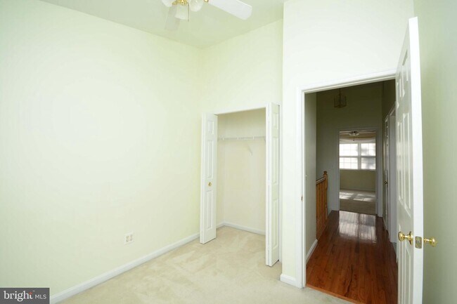 Building Photo - 1620 Katheryne Village Square