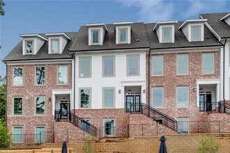 Building Photo - 513 Burton Dr