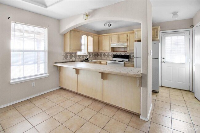 Building Photo - 2618 Presidio Dr