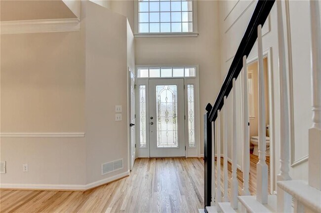 Foto del edificio - 6415 Sterling Dr