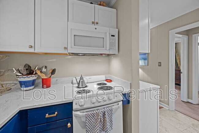 Building Photo - 874 Colony Dr