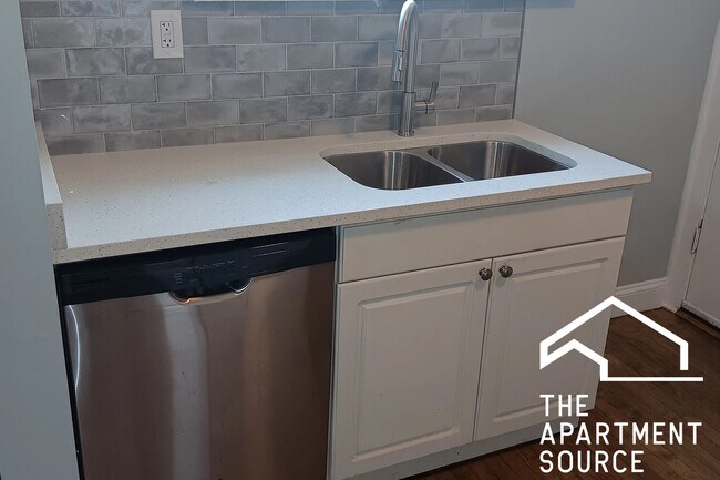 Building Photo - 918 Green Bay Rd