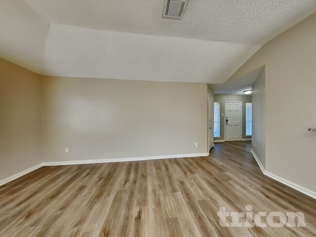 Building Photo - 6826 Blue Ridge Dr