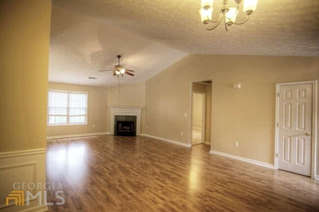 Building Photo - 38 Addison Ln