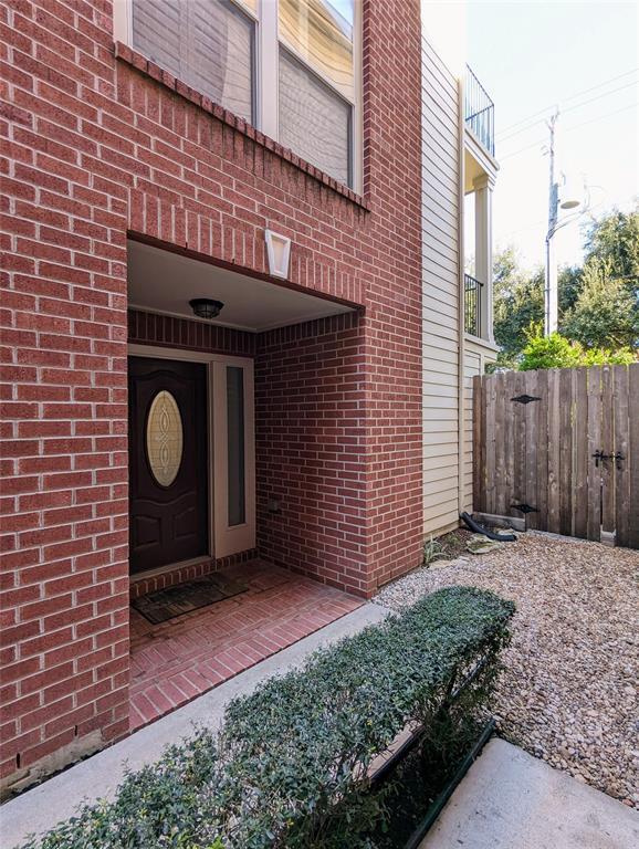 Foto del edificio - 834 E Heights Hollow Ln