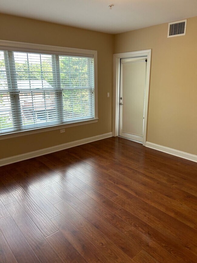 Foto del edificio - Gorgeous 55+ Community Steps from Saddle River Trail