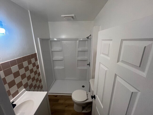 Foto del edificio - Available Now- Small Town Living in Wellma...