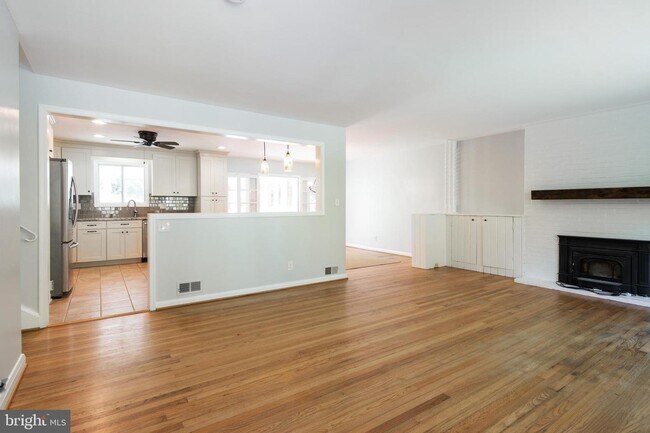 Building Photo - 1852 Circle Rd