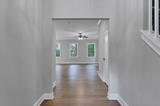Foto del edificio - 835 Blue Bird Dr