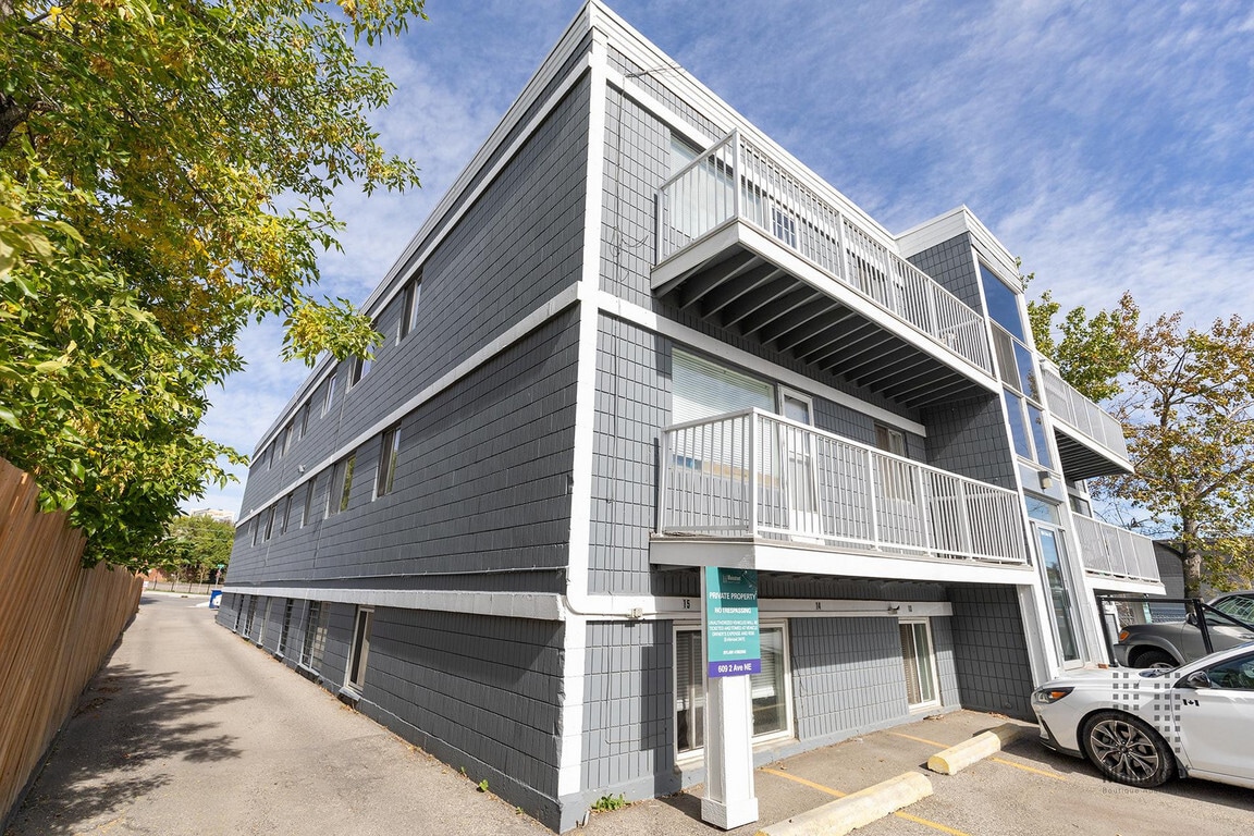 Primary Photo - Edmonton Trail Apartments