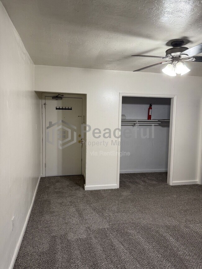 Building Photo - 417 Wall St