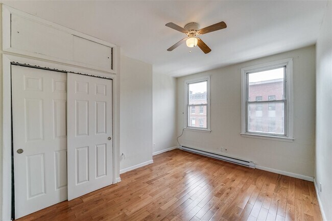 Building Photo - 325 Grand St