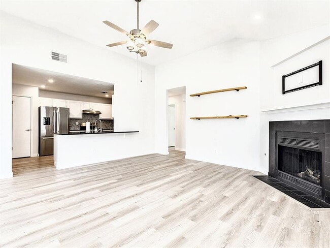 Building Photo - 14205 Vandever St