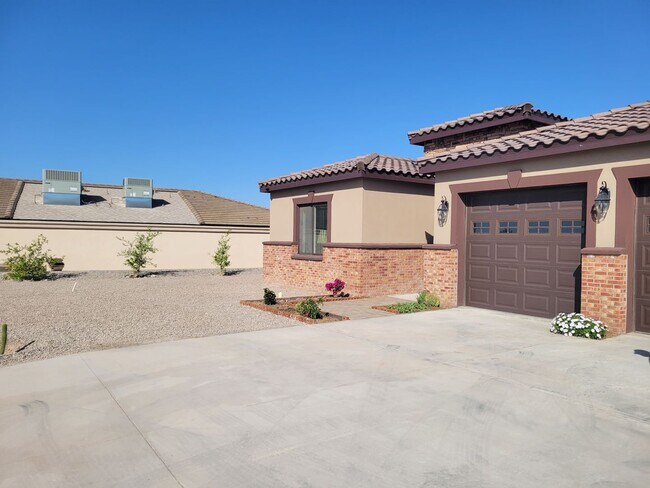 Foto del edificio - Summer Rental RV Garage