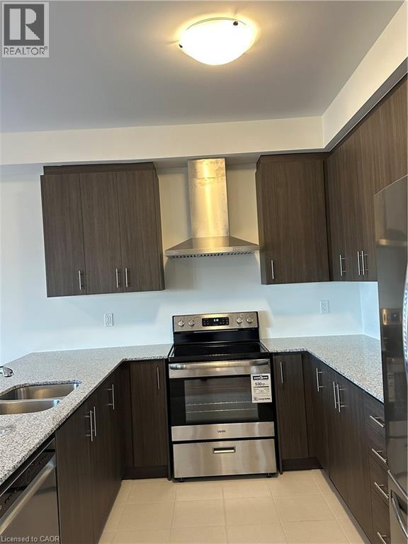 Building Photo - 884 Douro St