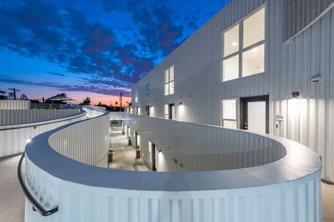 Building Photo - Modern Studio - Available NOW