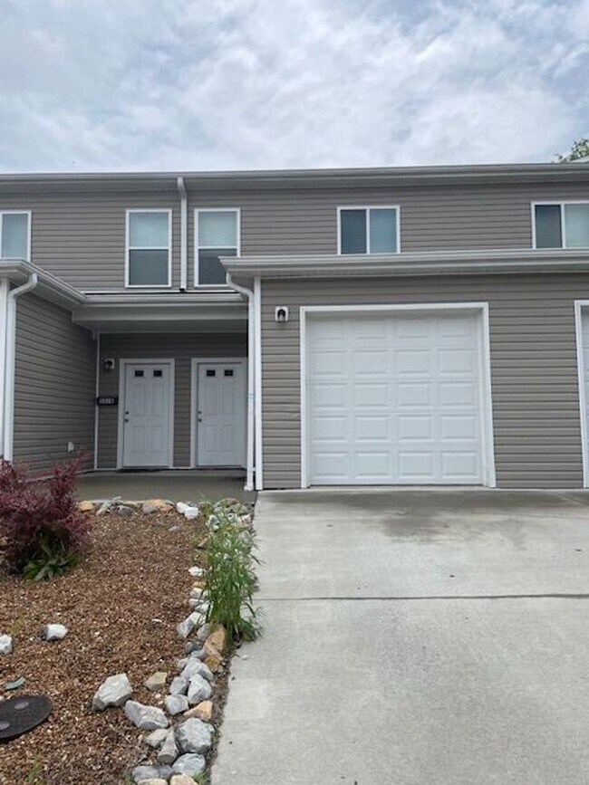 Building Photo - 202 Tyler St Building Photo - 202 Tyler St