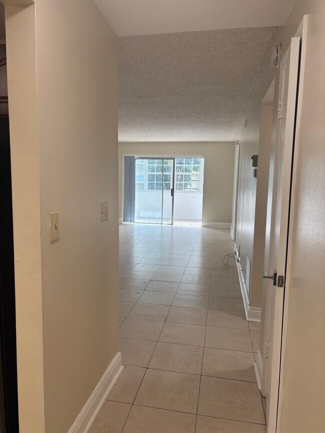 Foto del edificio - 1700 NW 58th Terrace