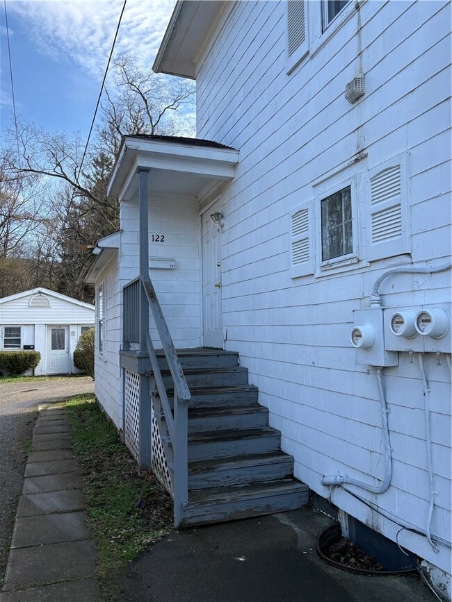 Building Photo - 122 W High St