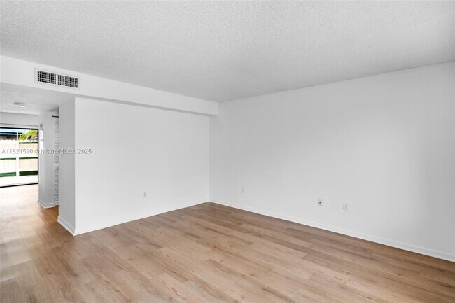 Building Photo - 10202 SW 77th Ct