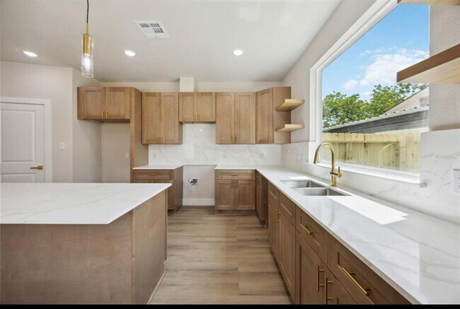 Building Photo - 222 Canino Rd