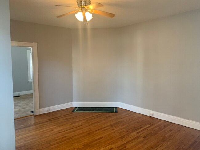 Comedor - 2716 Griffiths Ave