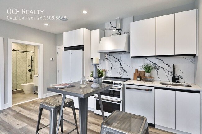 Building Photo - Luxury Francisville Condo