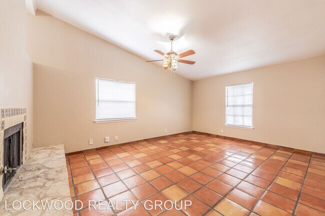 Building Photo - 3 br, 1 bath House - 2255 REGENCY POINT