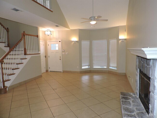 Foto del edificio - 6423 Lake Charlene Ln