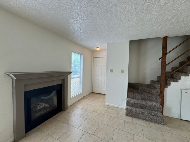 Building Photo - 2515 Bermuda Dr