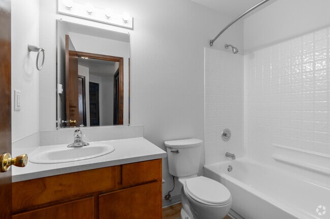 3 habitaciones, 2 baños - 1166 pies cuadrados - Segundo baño - Fir Grove