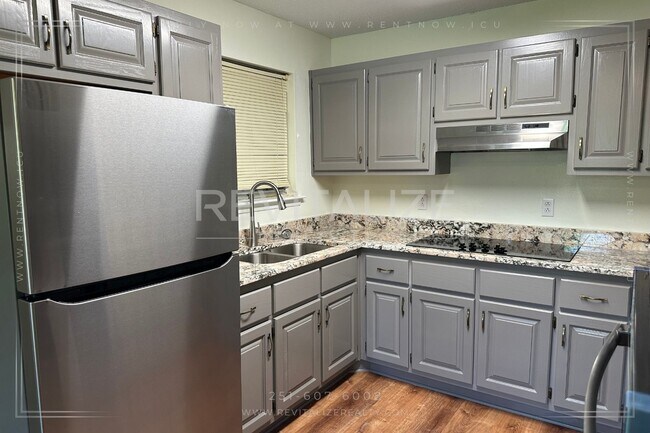 Building Photo - **Coming Soon** 3 Bedroom/2 Bathroom House...