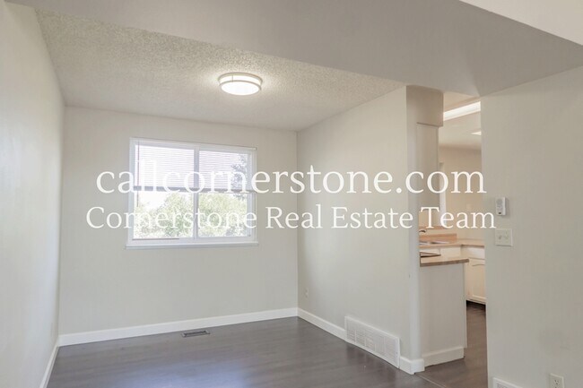 Building Photo - 6650 Chantilly Pl