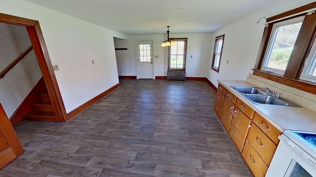 Building Photo - 2422 Bridgeview Rd