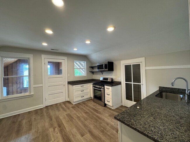 Foto del edificio - 5017 N Western Ave
