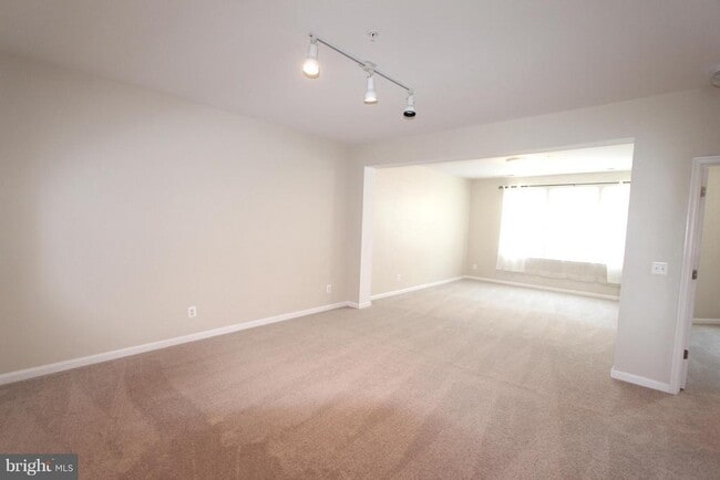Building Photo - 42309 San Juan Terrace
