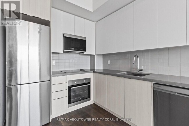 Photo du bâtiment - 297-1297 Oak Walk Dr