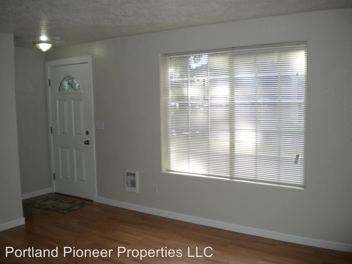 Primary Photo - 4542-4556 NE 119th Ave